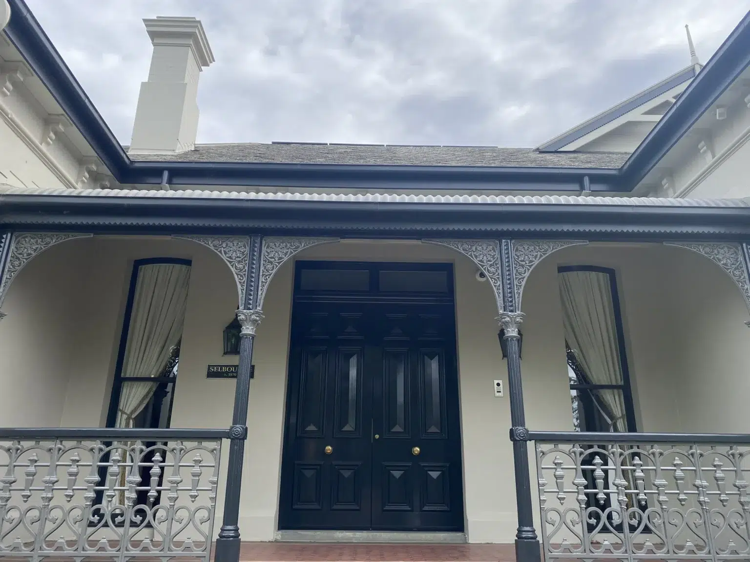 kew-residence-blinds